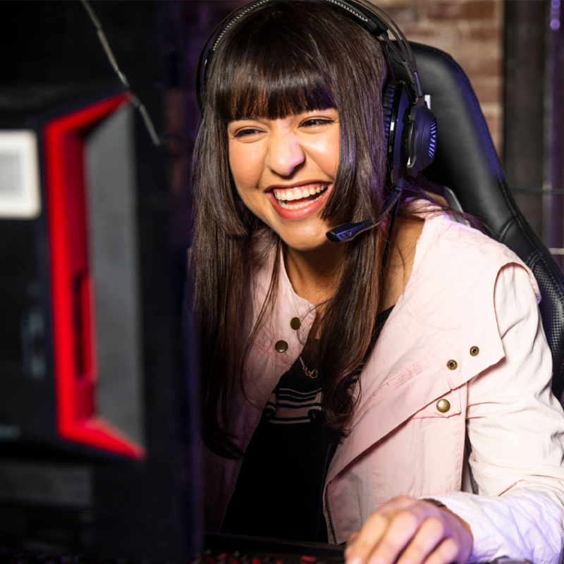 Jogo que eu gosto, pipoca e amigos online! Perfeito.